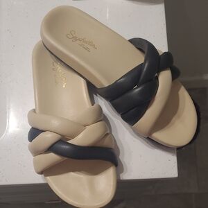 Seychelles Low Key Glow Up Opposites Attract Cream/Black Braided Slide Sandals